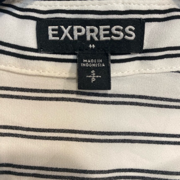 Express Striped Button-down blouse - Picture 3 of 6